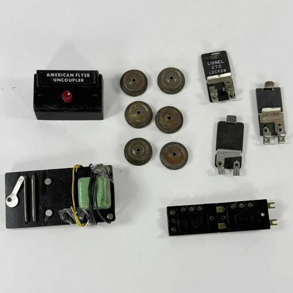 American Flyer & Lionel Model Train Connectors & 6 Uncoupler Wheels